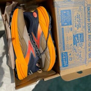 Men’s brooks sneakers perfect for a great run